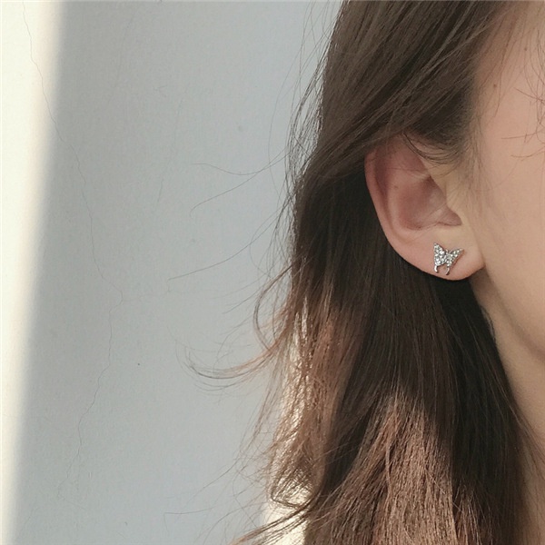 Anting Tusuk Silver Model Kupu-Kupu Kecil Untuk Wanita | Anting Klip Tanpa Tindik Untuk Tulang Telinga | Aksesoris Rambut Untuk Wanita | Anting Bahan Stainless Steel | Kotak Hadiah Untuk Hadiah