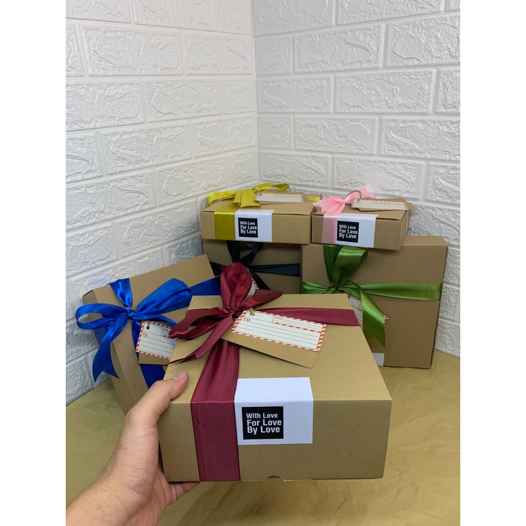 

[ 21 x 21 x 10] Kotak Kado / Box Hamper / Gift / Parcel / Rustic / Pizza / Hadiah / Bingkisan / Pita