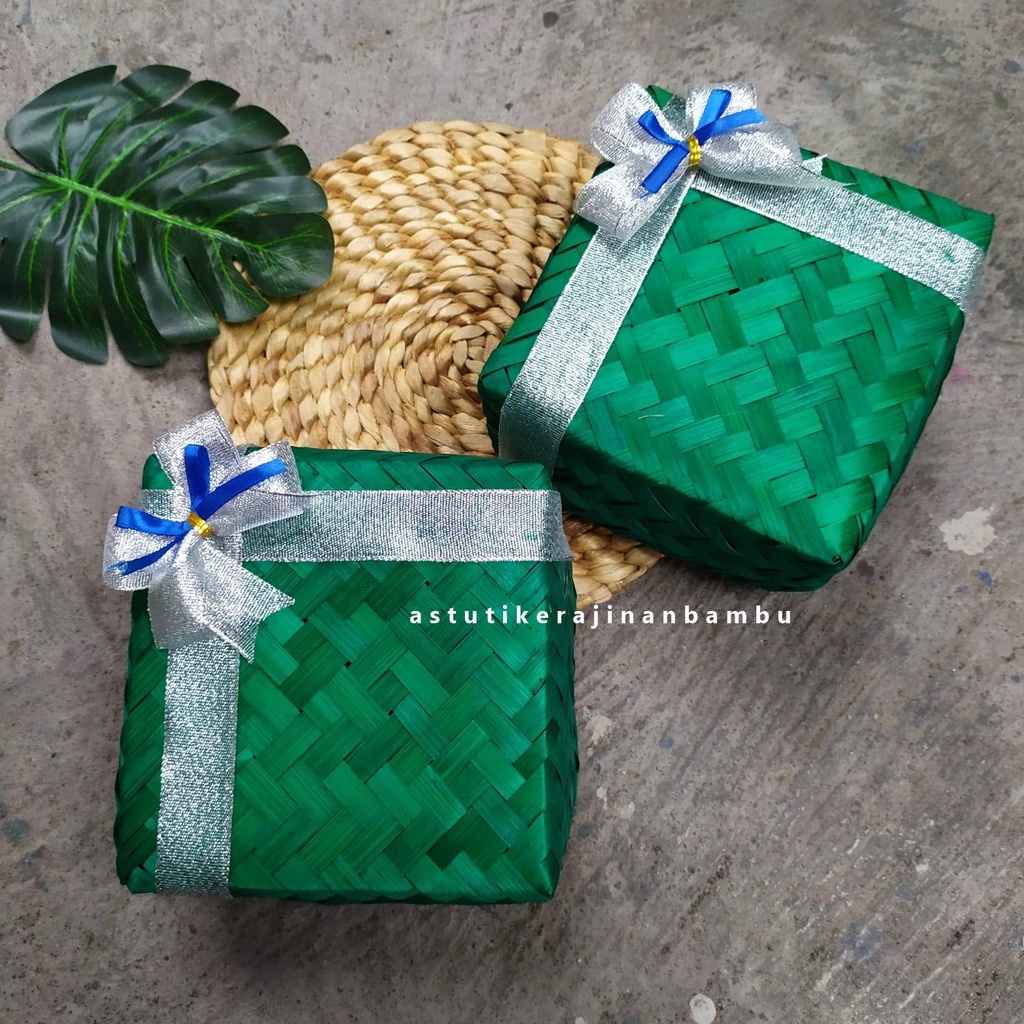 

Besek Pita Warna 15 x 15 x 8 cm/Besek Pita Warna/Besek Tradisional/Besek Pipithi/Besek Unik/Besek Lucu/Besek Hampers
