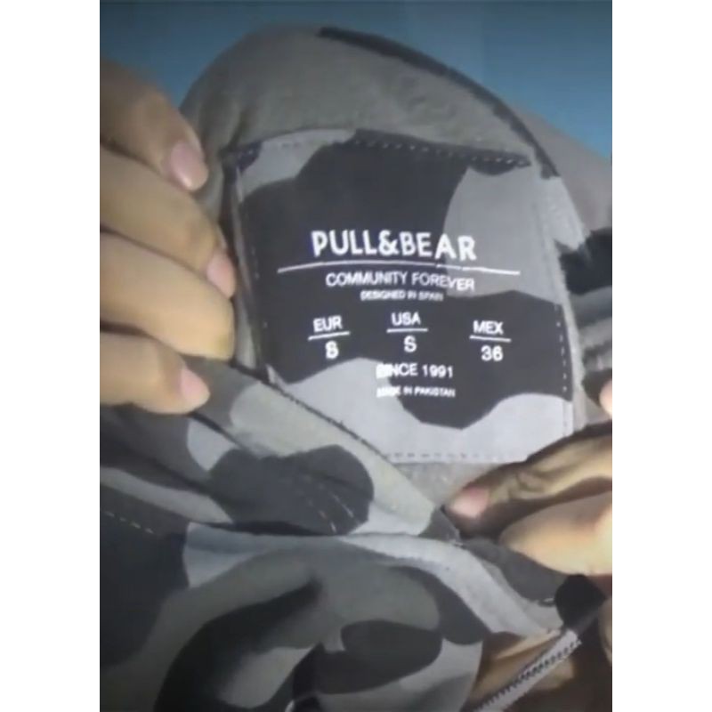 Hoodie pull and bear camo grey