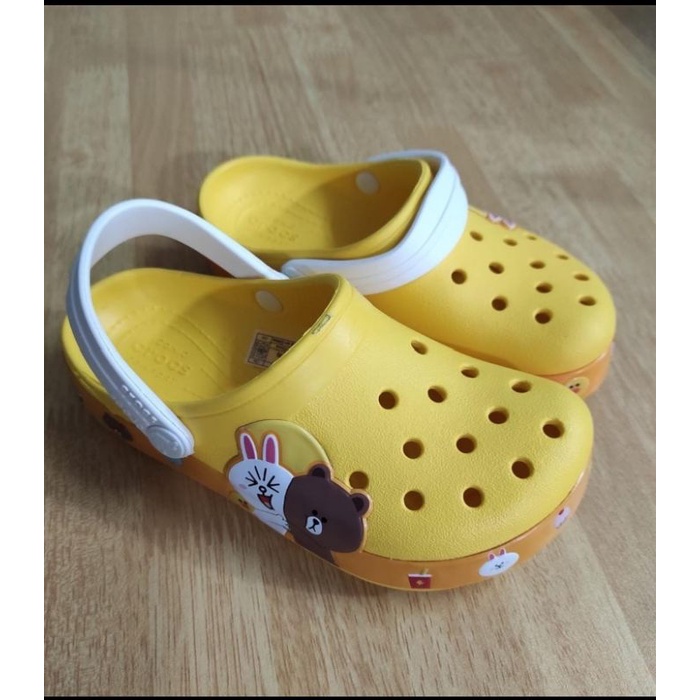 crocs boneka line