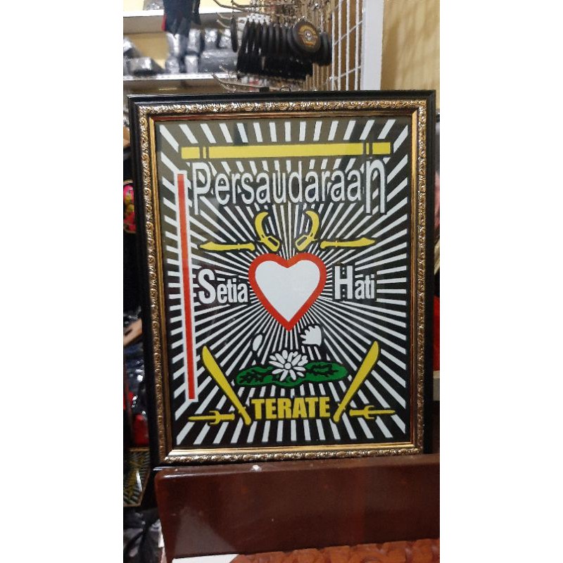 pigura lambang PSHT dengan kaca