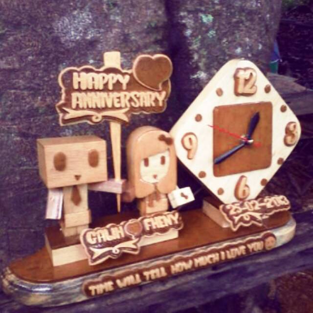 Jam Kayu Danbo Couple Unik Romantis