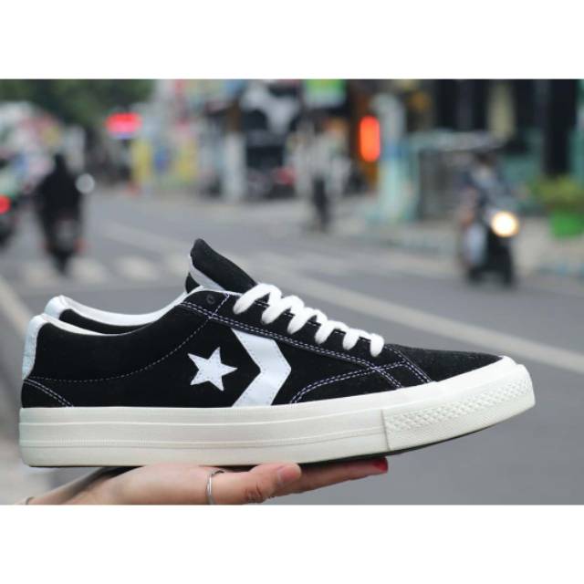 sepatu converse star player