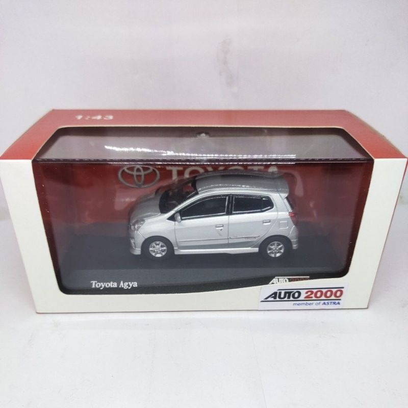 diecast miniatur mobil Toyota Agya