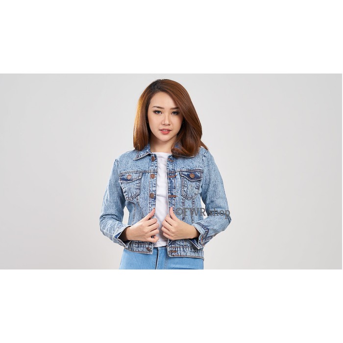 levis female denim jacket