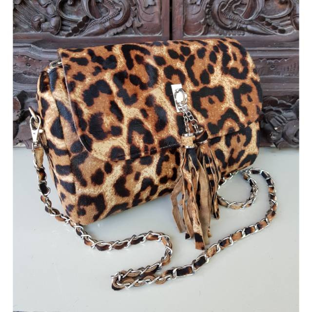 Tas selempang lonceng bulu animal