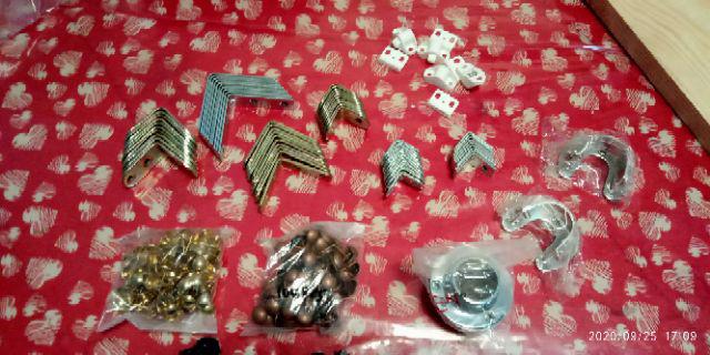 Bracket Besi 1 Huben / Kuping Besi Gantungan Lemari 1