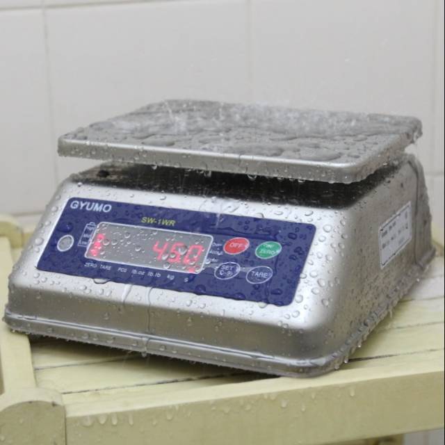 

Timbangan tahan air untuk ikan udang ayam restoran seafood merek GYUMO SW-1WR kapasitas 30 KG