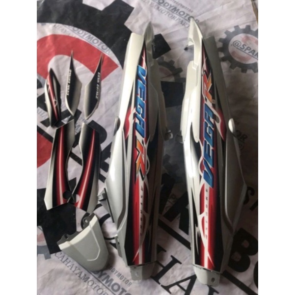 Cover body Vega r new plus stiker warna silver