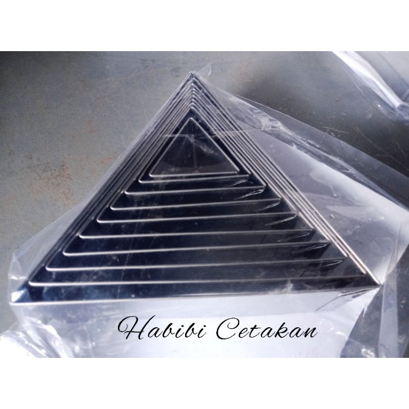 RING SEGITIGA ROTI 1SET