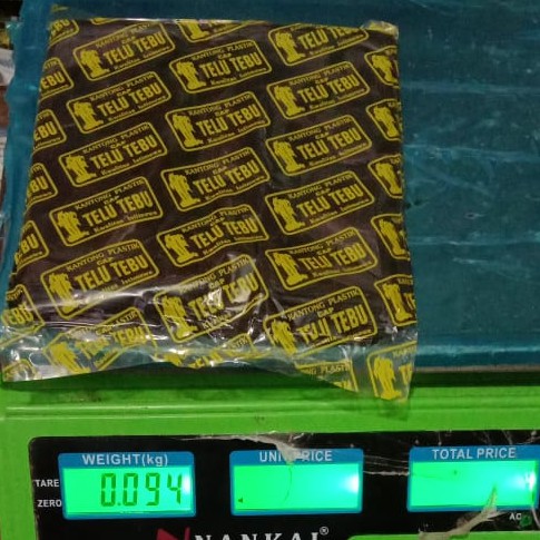 DISKON !!!!!!!!! - Plastik Kesek Hitam Merk Telu Tebu Uk Kecil ( 15 )
