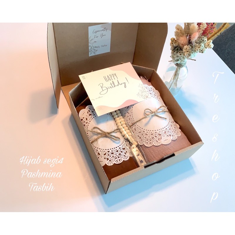 

Hampers Hijab|Kado Wisuda|Wedding Gift|Kado Ulang Tahun|Souvenir|Kado Permikahan|Parcel Lebaran Gift