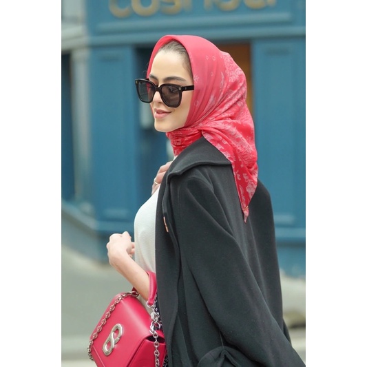 NEW Buttonscarves El Mar Minorca - Conch