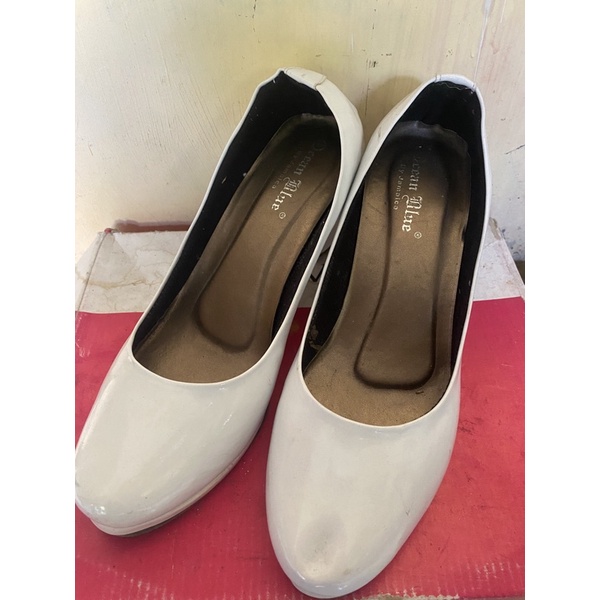 Preloved Sepatu Putih