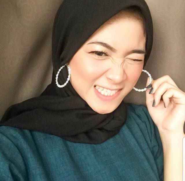 A126 Anting hijab bulat silver dan gold