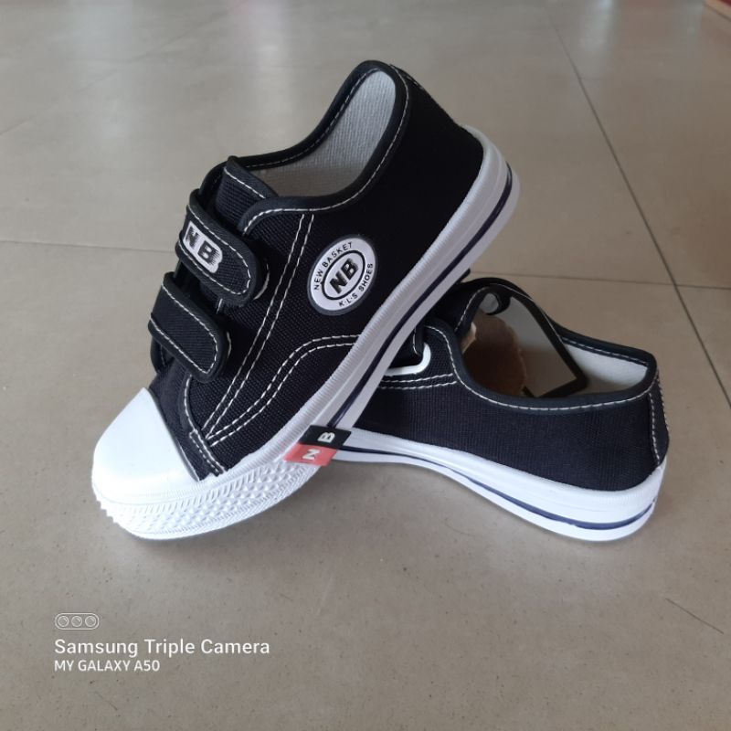 sepatu anak sekolah import velcro perekat anak sekolah hitam putih