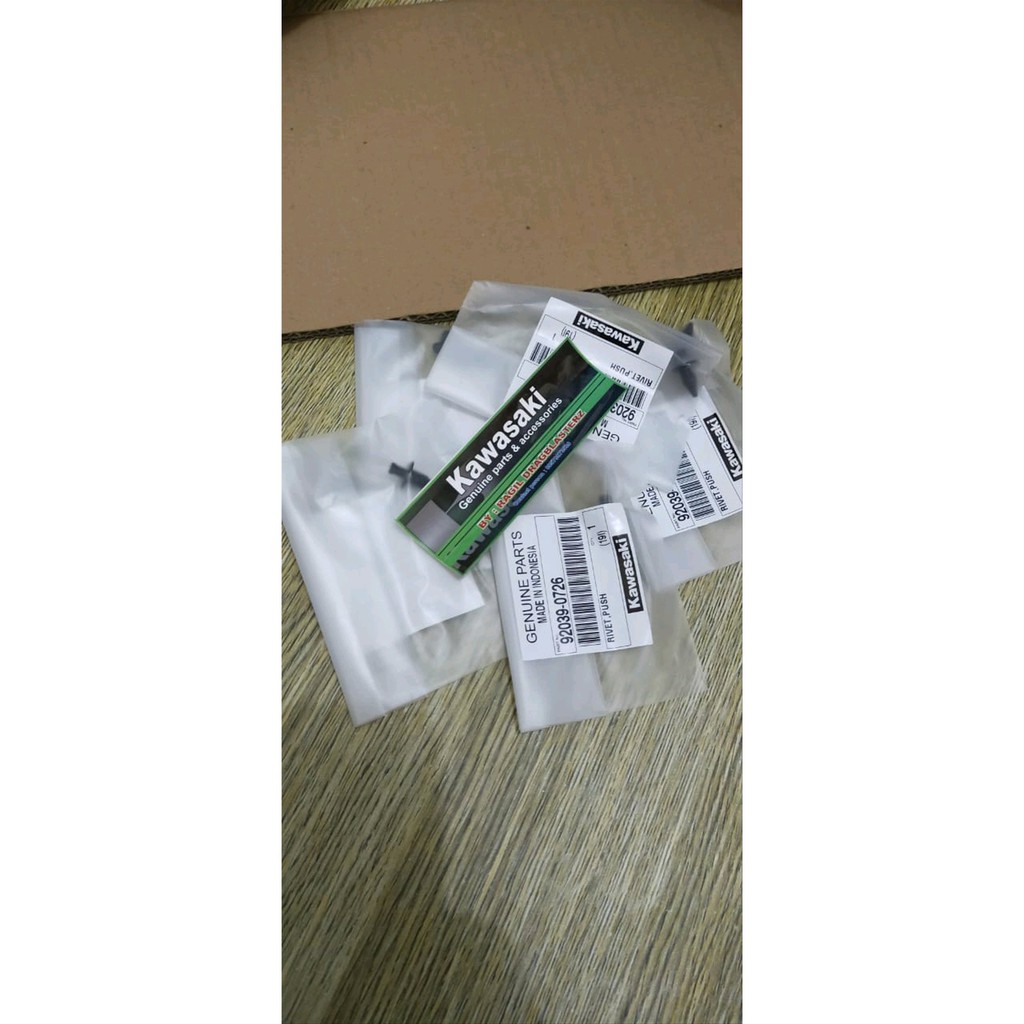 rivet baut  body kancing kuncian fairing ninja rr old new ninja rr ninja 250 r ninja 250 rr mono ori