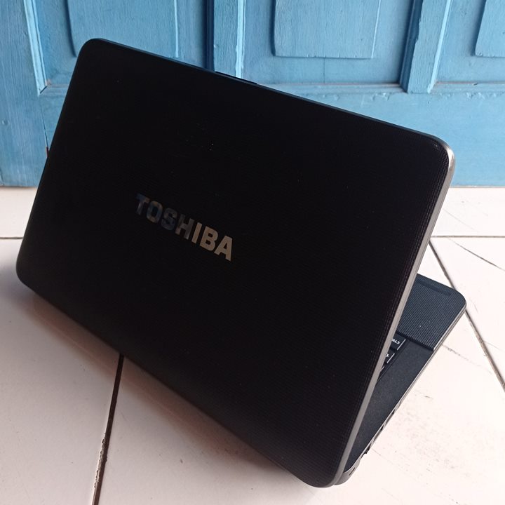 Toshiba Satellite C800 Hitam RAM 2GB HDD 500GB Laptop Second Murah