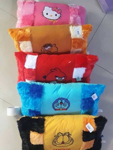 Bantal bulu karakter lembut halus sni