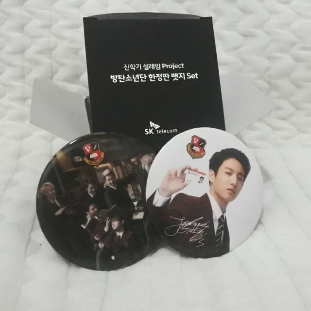 Jungkook + Group SK Telecom Pin Button ver. 1