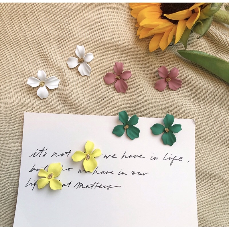 Anting Wanita Tusuk Gaya Korea Motif Kelopak Bunga Lucu Flower Petal Earrings-3