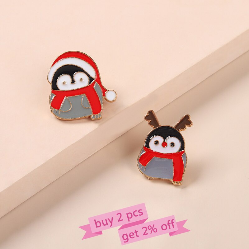 Bros / Pin Enamel Desain Penguin / Santa Claus / Rusa Tema Natal Untuk Aksesoris Scarf / Topi / Tas Anak