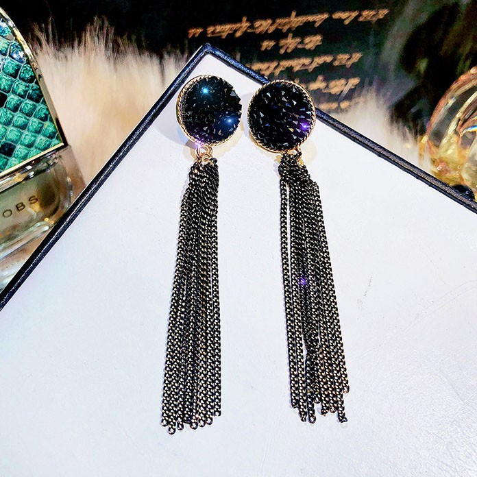 Anting Rumbai Panjang Aksen Berlian Warna Hitam Bahan S925 Gaya Retro