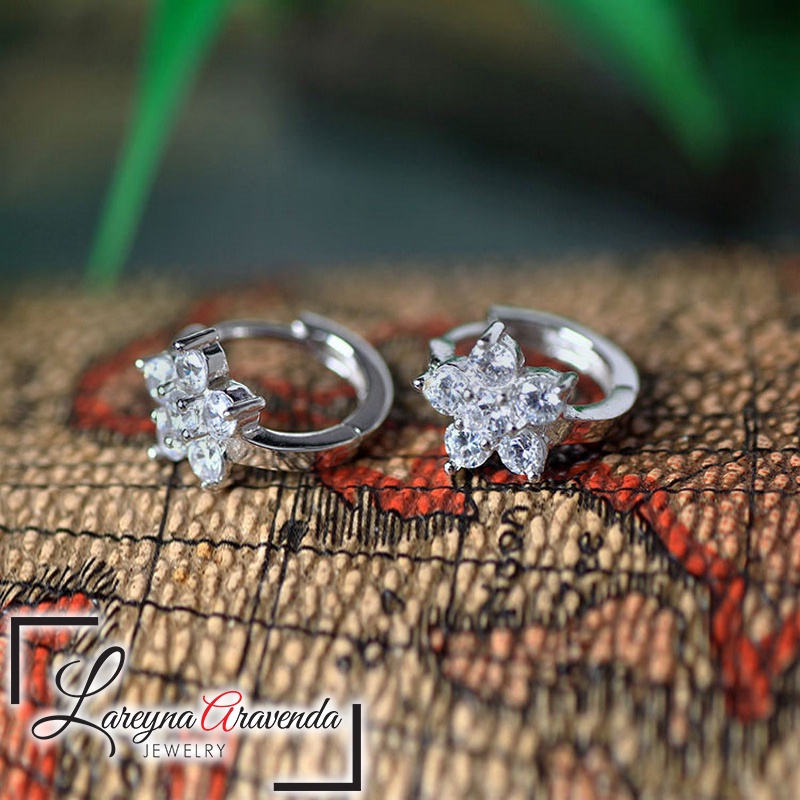 Anting Korea Wanita Perak S925 Model Bunga Kristal Crystal AT025