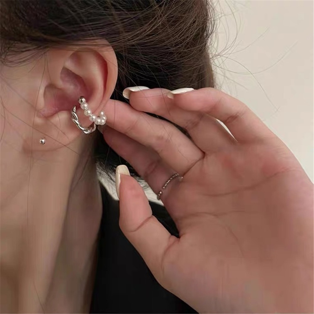 1pc Anting Klip Tanpa Lubang Telinga Aksen Mutiara Ganda Gaya Korea Untuk Wanita