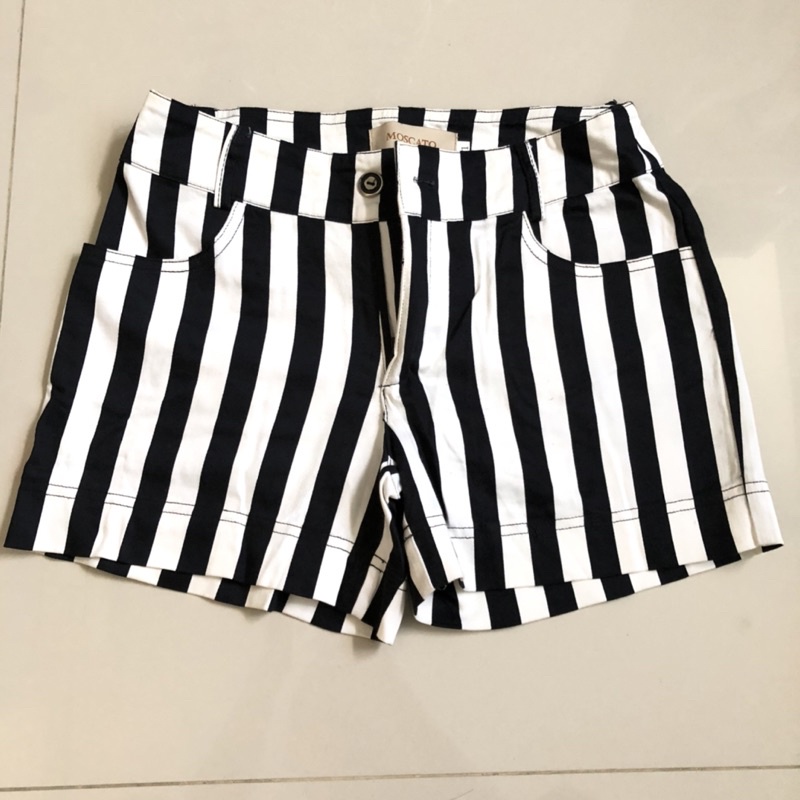 PRELOVED CELANA PENDEK GARIS-GARIS