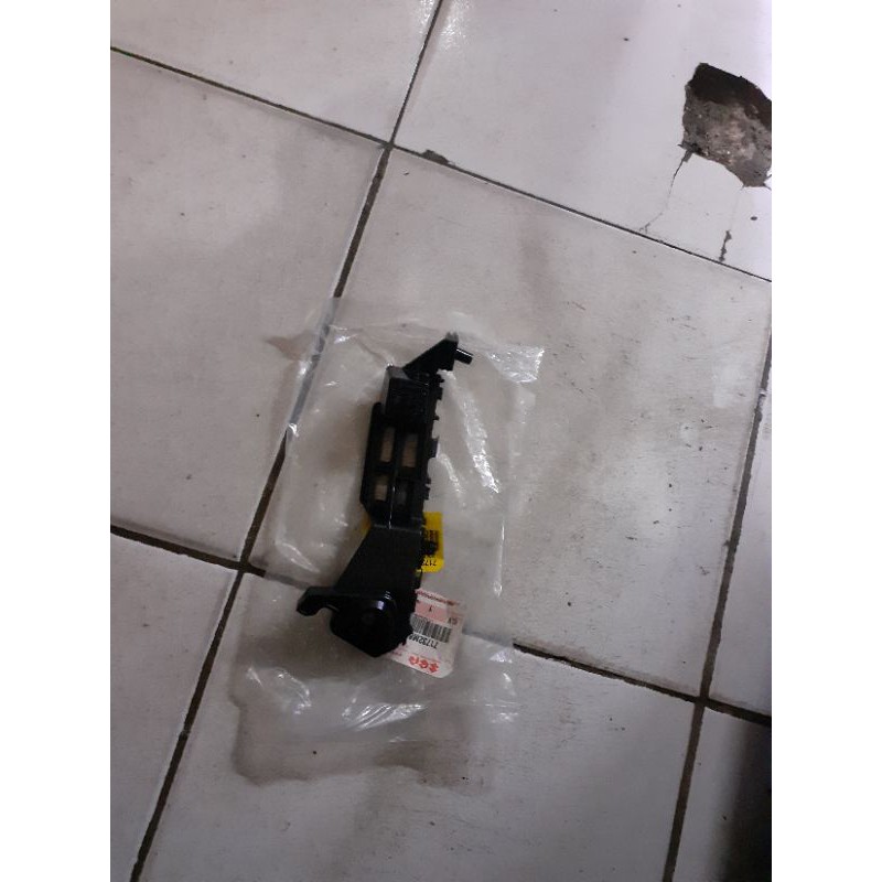 breket bemper depan suzuki ignis
