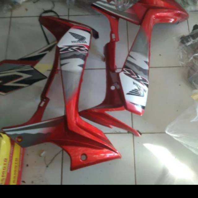 Sayap supra x 125 batman warna merah