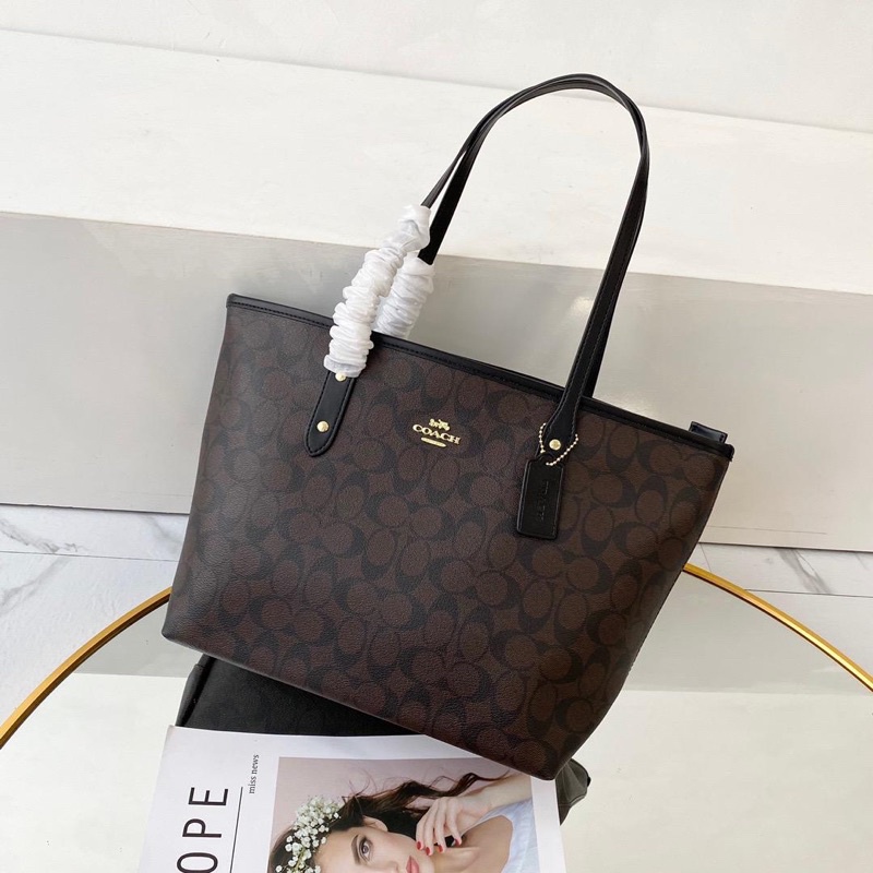 Coach city zip in signature tote bag