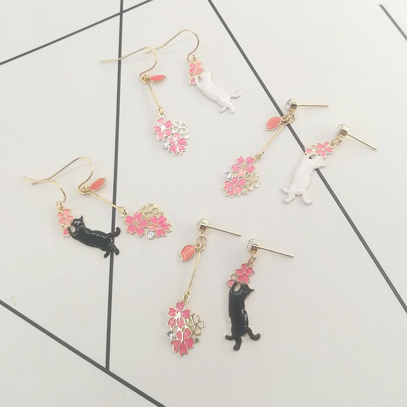 Anting Tusuk Asimetris Desain Bulan / Kelinci / Bunga / Kucing / Bintang Hias Berlian Untuk Wanita