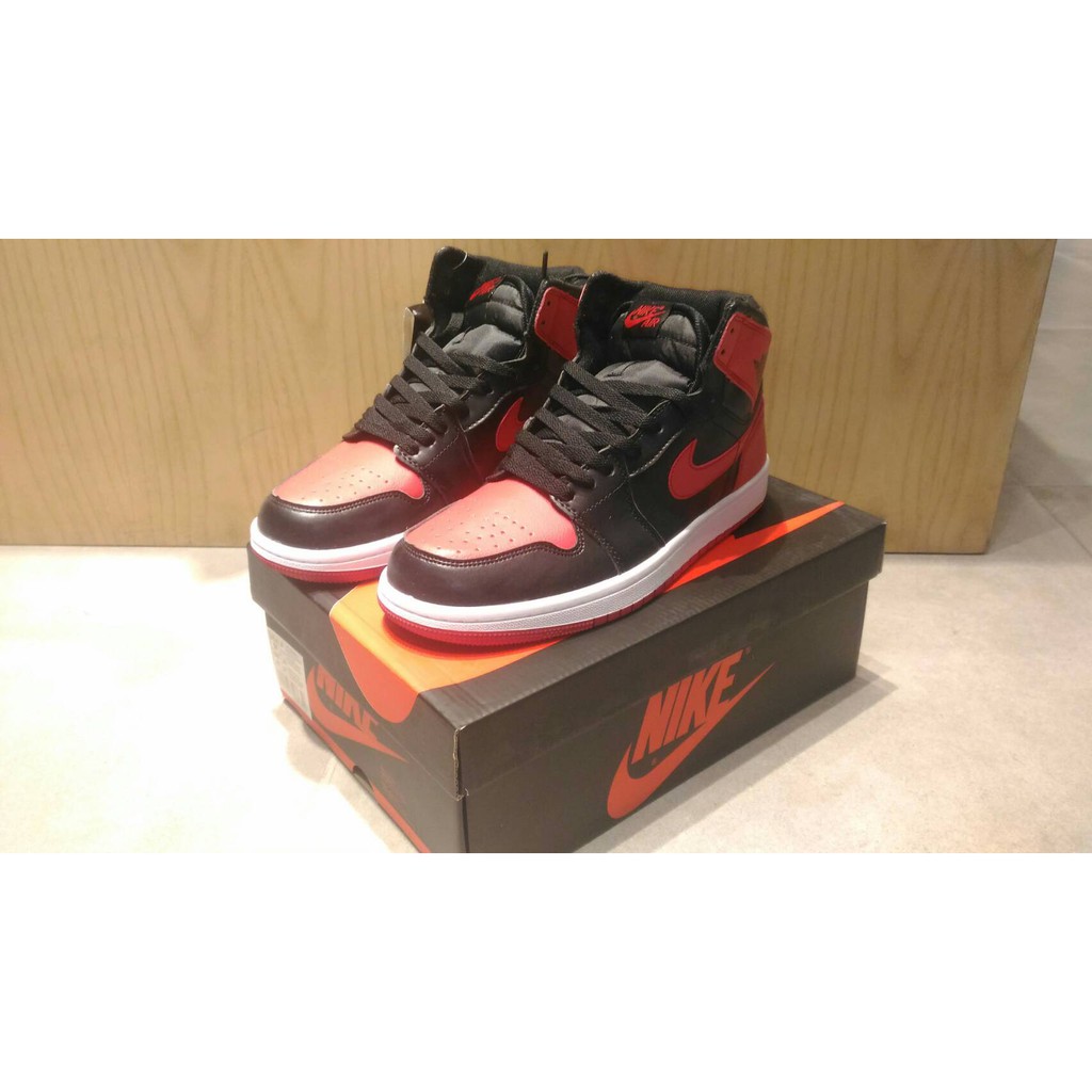 Sepatu Basket Nike Air Jordan 1 Banned Hitam