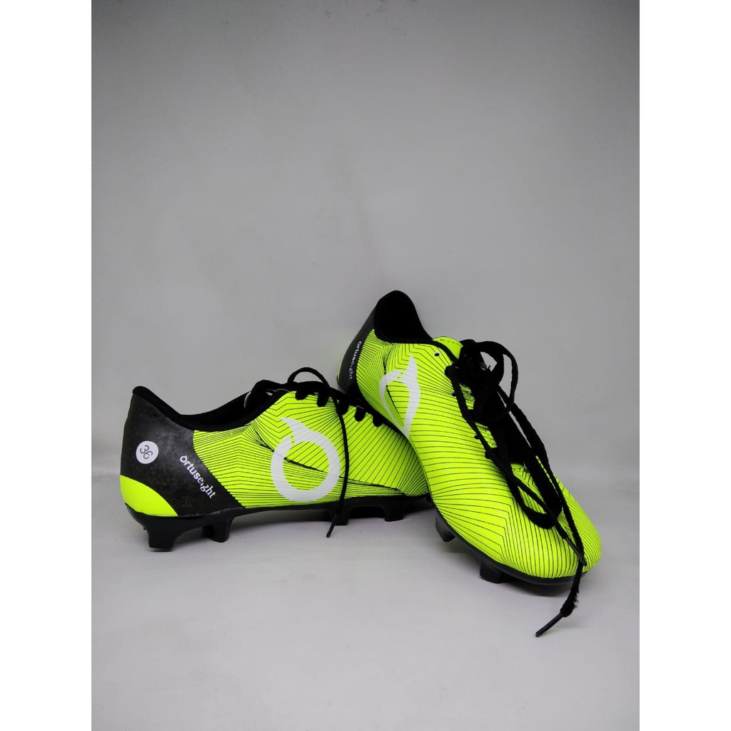 Sepatu Sepak Bola Anak Ortuseight Hijau Stabilo Hitam List Putih Terbaru