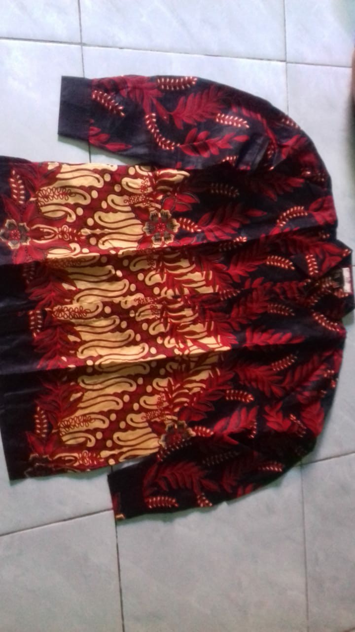 Batik Trusmi Kemeja Batik Pria Lengan Panjang Merah Hitam Seno
