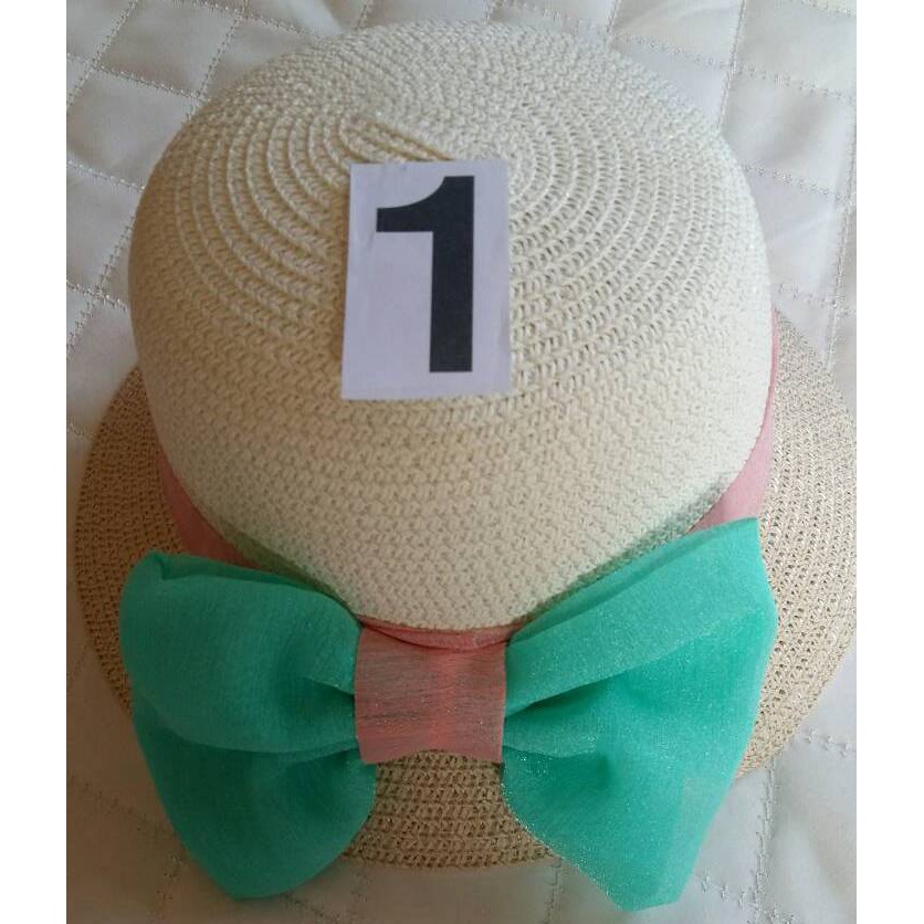 Topi rotan putih
