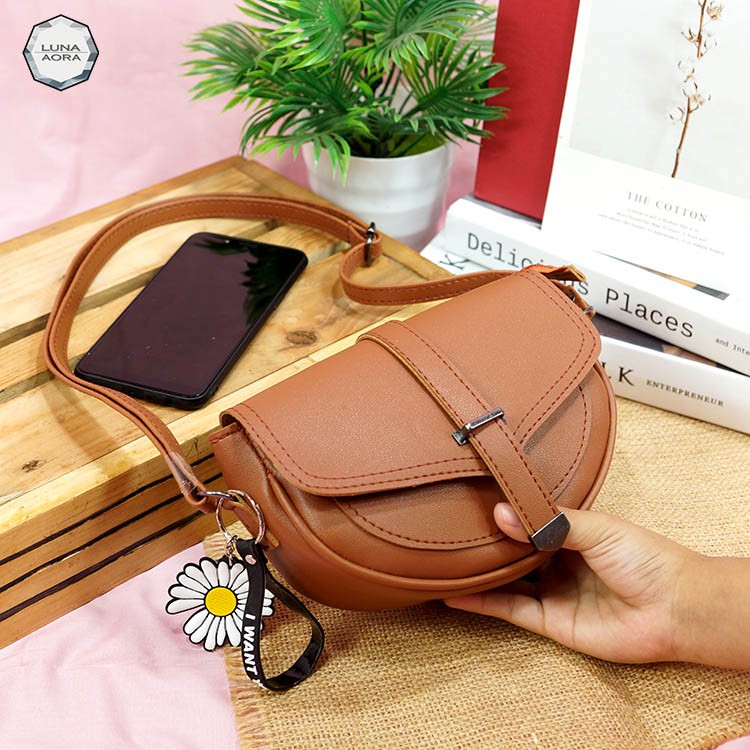 Tas Selempang Wanita Keren Kekinian Micro Oval Lidah Gawang Tas Slempang Kekinian