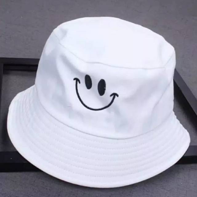 TOPI BUCKET HAT SMILE PUTIH EMOT