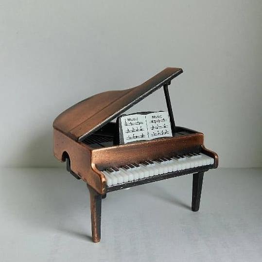 

Die Cast Pencil Sharpener: Grand Piano
