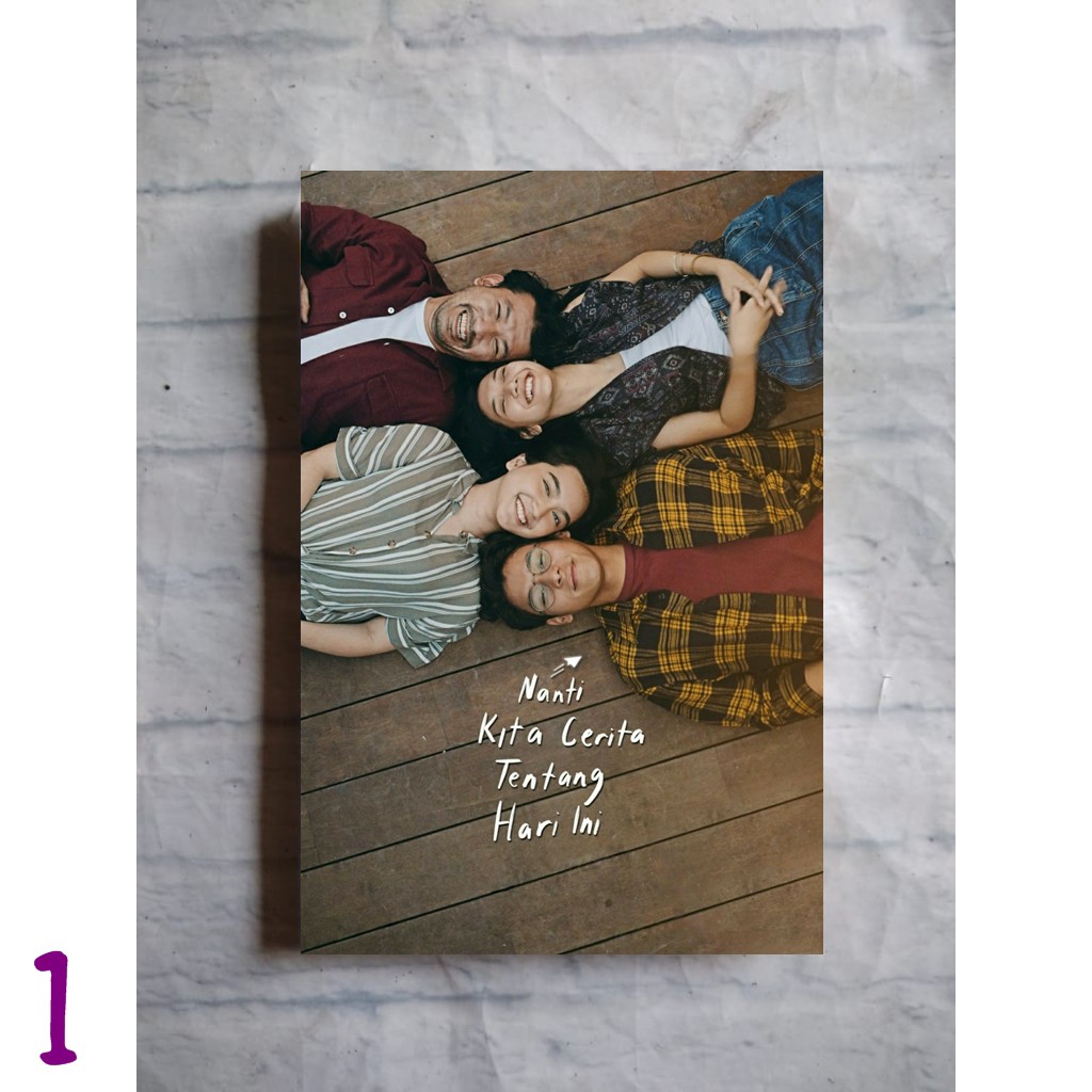 poster film Nanti Kita Cerita Tentang Hari Ini dekorasi dinding vintage kayu jadul retro