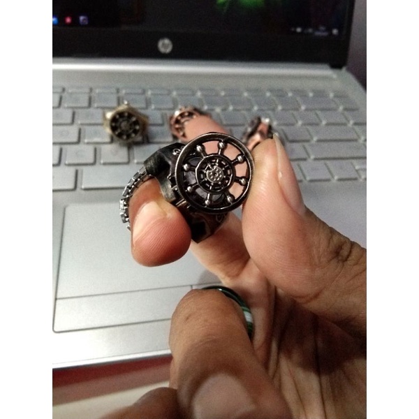 Cincin jam cover onepiece, jam jari pria analog hidup bonus batrai jam cadangan.