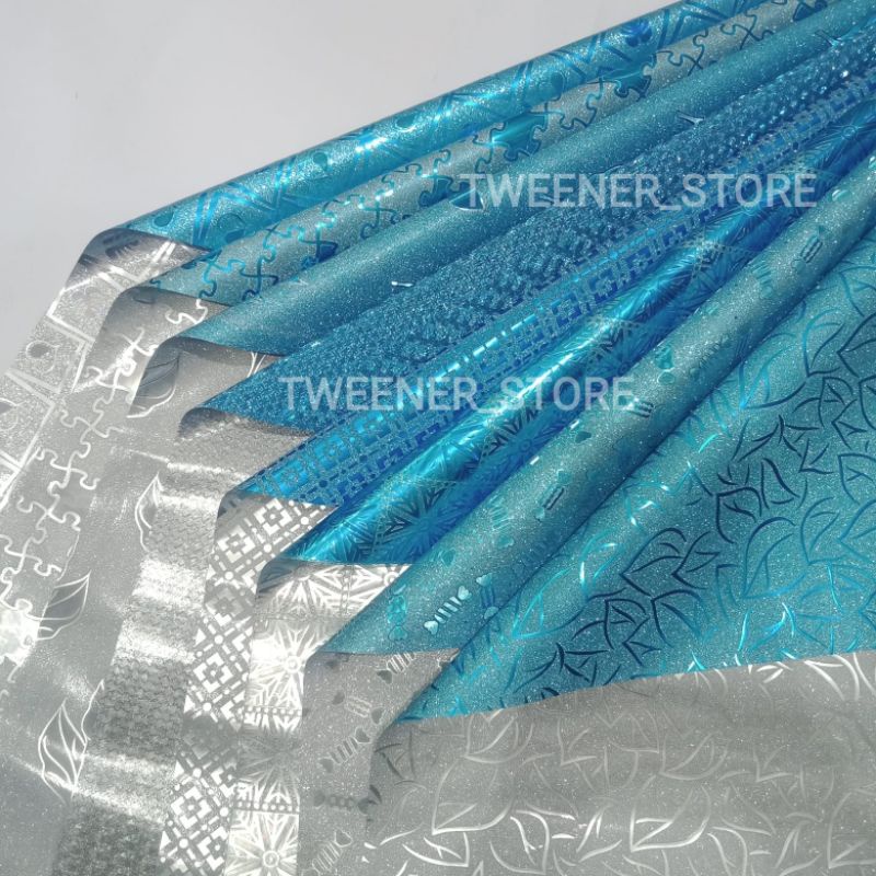 

Kertas Kado Glitter Motif Warna Biru Muda | Ukuran 50x70cm