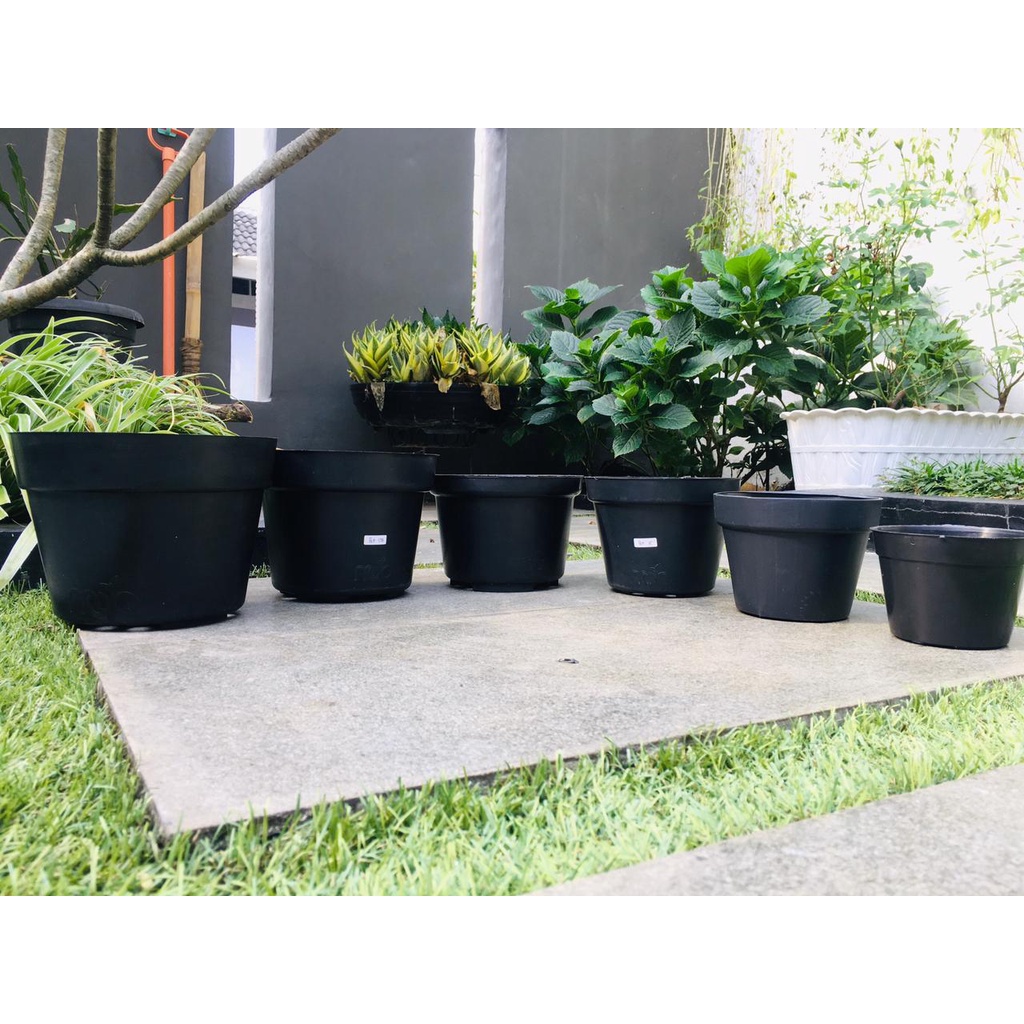 Pot Bunga Murah/Pot Tanaman / Pot plastik hitam uk  20cm