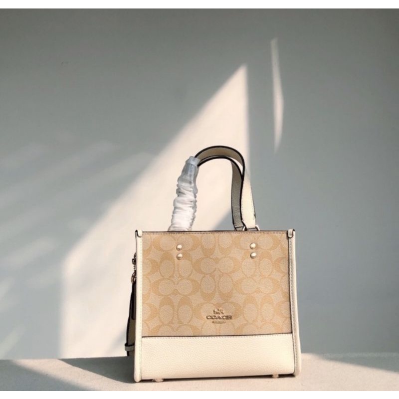 Coach Dempsey Tote 22 In Signature Canvas (C5122)