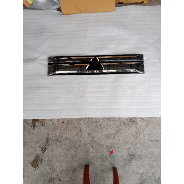 gril gril bemper depan Mitsubishi l300 new original