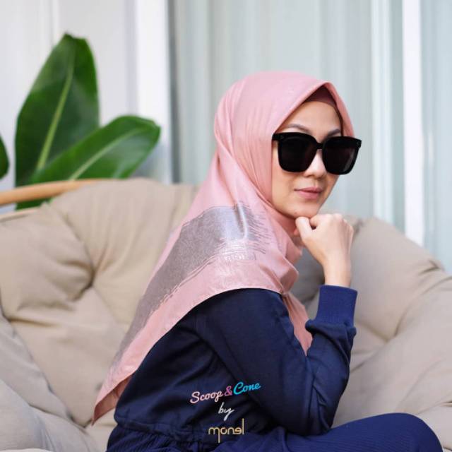 Hijab Monel Printed Glitter / Voal Segi Empat ScoopandCone Sablon Embossed