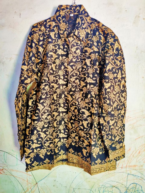 Kemeja Batik Kekinian Corak Cerah